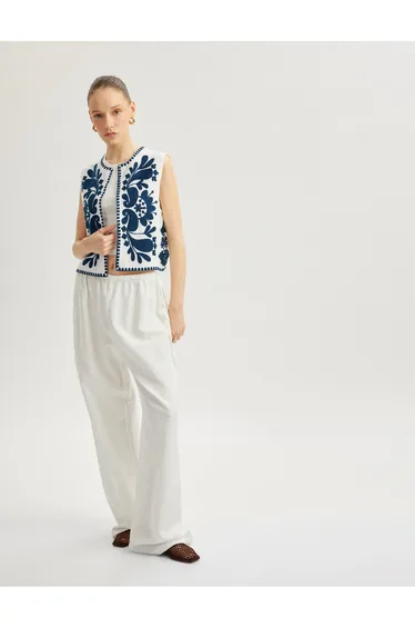 Applique Embroidered Crew Neck Sleeveless Crop Vest