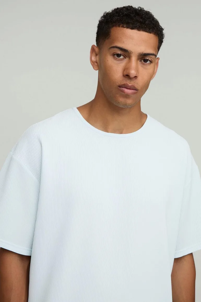 Oversized Pleated T-Shirt & Relaxed Fit Mid-Length Short Set - pastel blue - 2