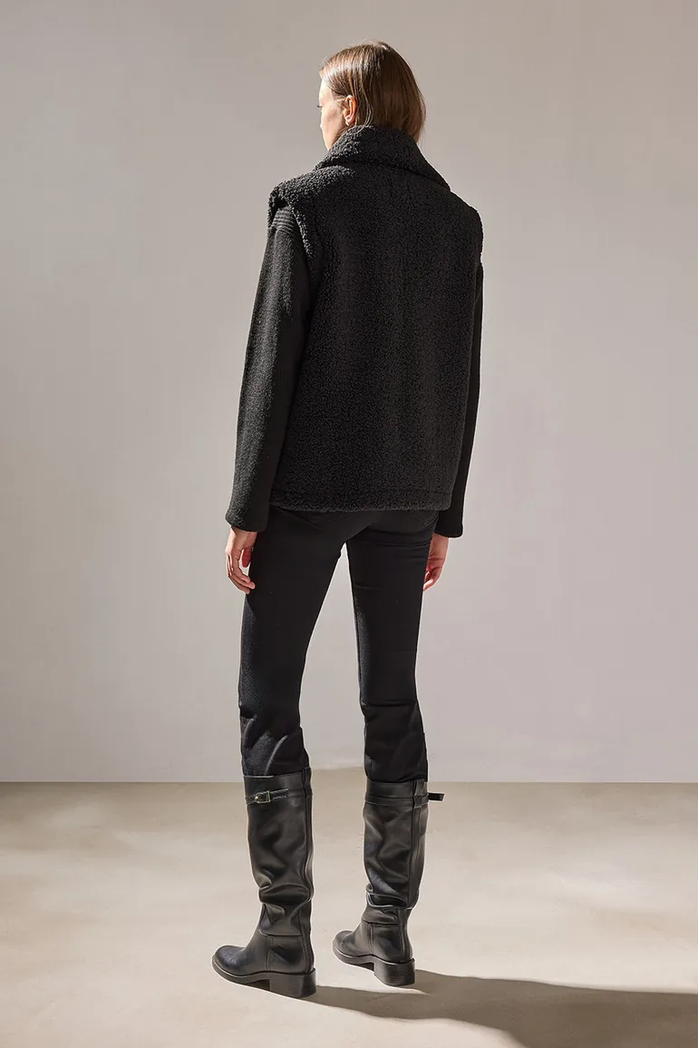 OVERSIZED CROSS-OVER PLUSH VEST - 7