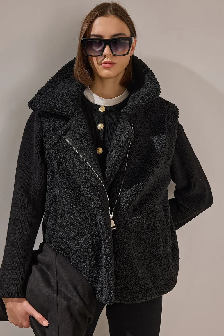 OVERSIZED CROSS-OVER PLUSH VEST - 3