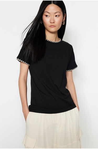 T-Shirt - Black - Regular fit