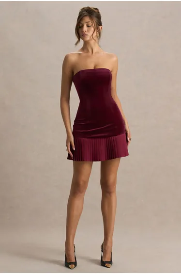 فستان قصير مخمل بكسرات بأكتاف مكشوفة - أحمر