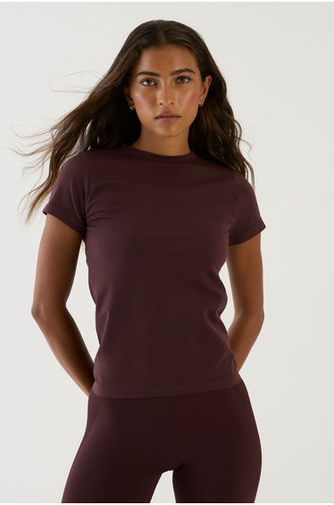 DSGN Studio Sport Ultra Contour Seamless Fitted Short Sleeve Top - fudge