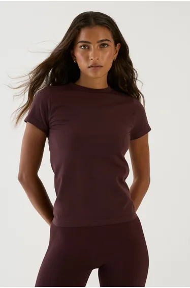 DSGN Studio Sport Ultra Contour Seamless Fitted Short Sleeve Top - fudge