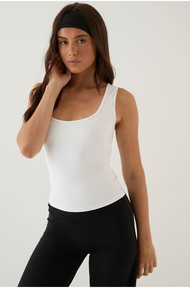 DSGN Studio Sculpt Scoop Neck Vest Top - white