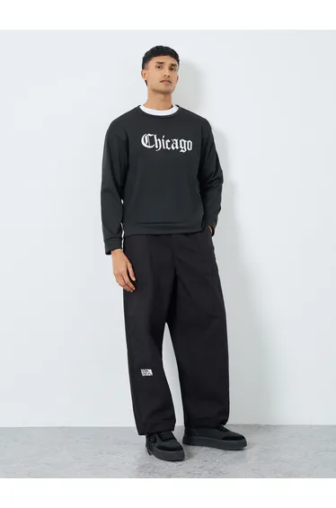 Men Black Chicago Graphic Pullover Sweatshirt