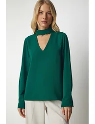 Women's Emerald Green Crepe Blouse with Window Detailed and Decollete - 2