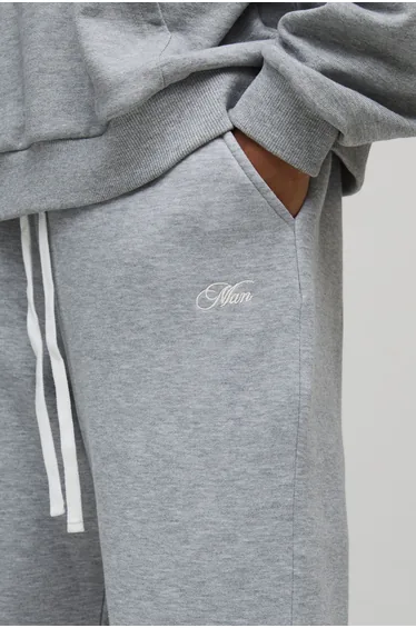 بنطلون رياضي بقصة باغي بطبعة شعار - رمادي