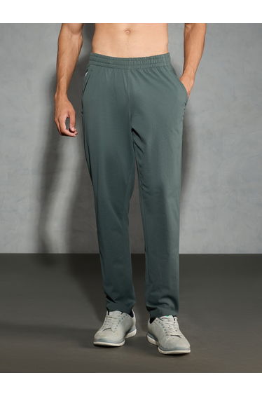 Men Solid Relaxed Fit Trackpants