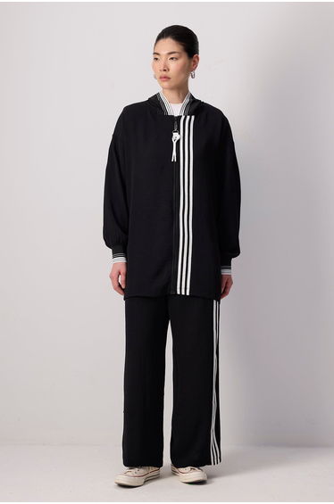 KNITTED TRACKSUIT WITH STRIP DETAILS