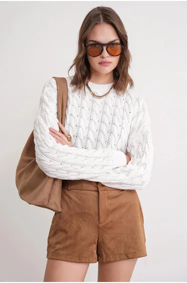 سويتر بياقة دائرية بحبكة كابل