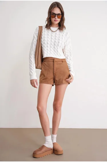 سويتر بياقة دائرية بحبكة كابل