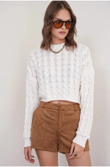 سويتر بياقة دائرية بحبكة كابل