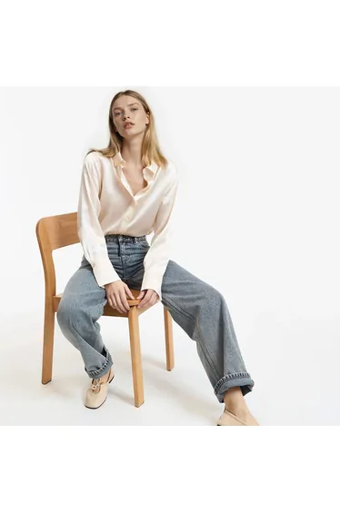 قميص حريري بأكمام طويلة