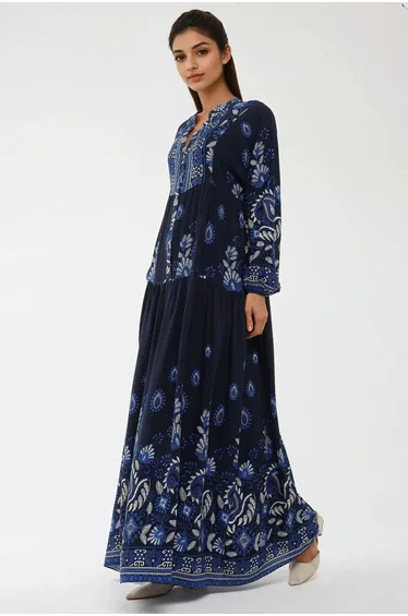 فستان ماكسي بأكمام طويلة بطبعة 