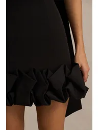 فستان قصير بياقة هالتر بحواف كشكش - أسود - 2