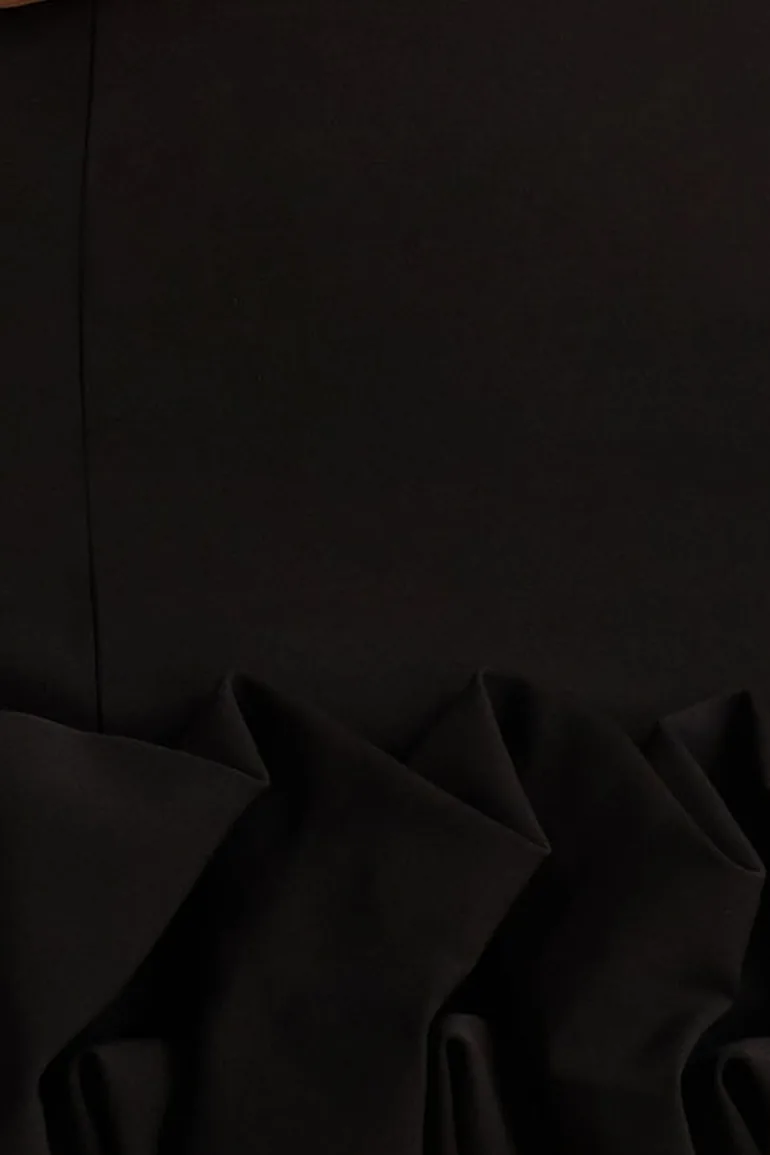 فستان قصير بياقة هالتر بحواف كشكش - أسود - 5