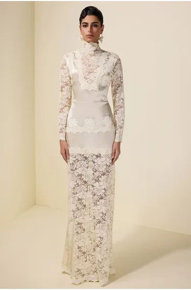 فستان ماكسي ساتان بتداخل دانتيل بياقة عالية