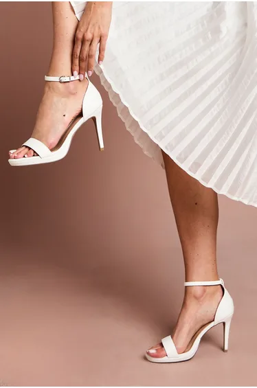 صندل كوست فاشن باللون الأبيض