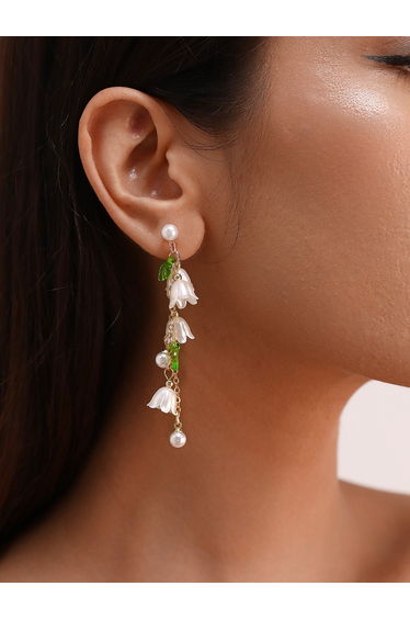 Flower Drop Faux Pearl Embellished Earrings