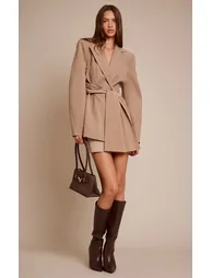 بليزر مزموم بخصر بتصميم لف بحزام