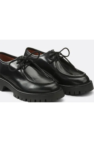 Notched Brogues in Smooth Leather