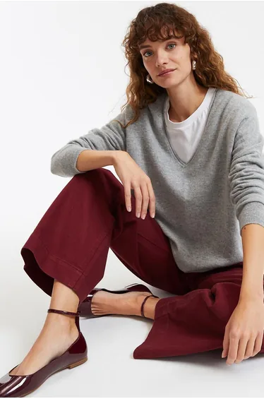 Recycled Cashmere Jumper/Sweater with V-Neck in Fine Knit