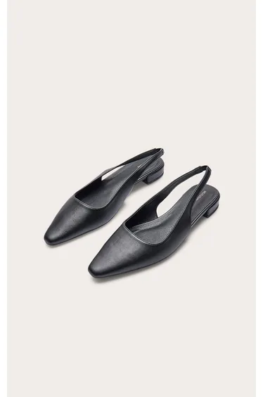 حذاء كورت جلد صناعي فلات بإبزيم خلفي لون أسود