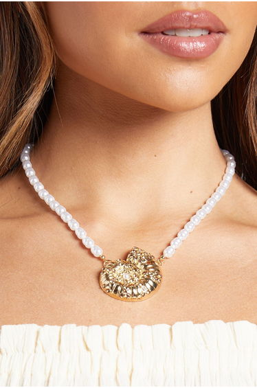 Seashell Pendant Pearl Necklace - gold