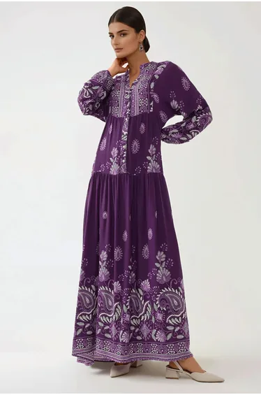 فستان ماكسي بأكمام طويلة بطبعة 