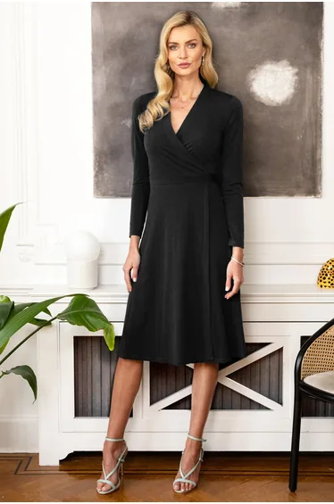 فستان بتصميم لف