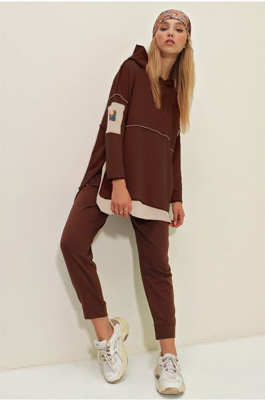 Women's brown layered hooded sweatshirt and sweatpants two-piece set