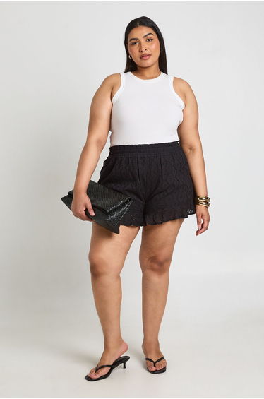 Plus Broiderie Elasticated Waist Flippy Short - black