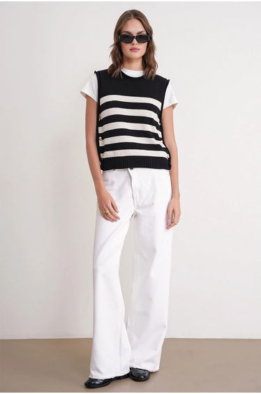 MIXRAY Striped Knit Top with Button Detail