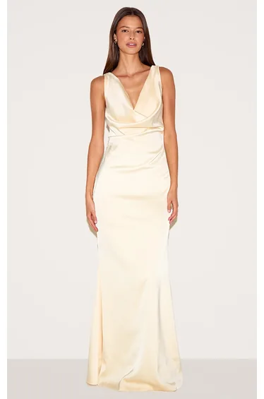 فستان ماكسي ساتان بياقة منسدلة لون أصفر