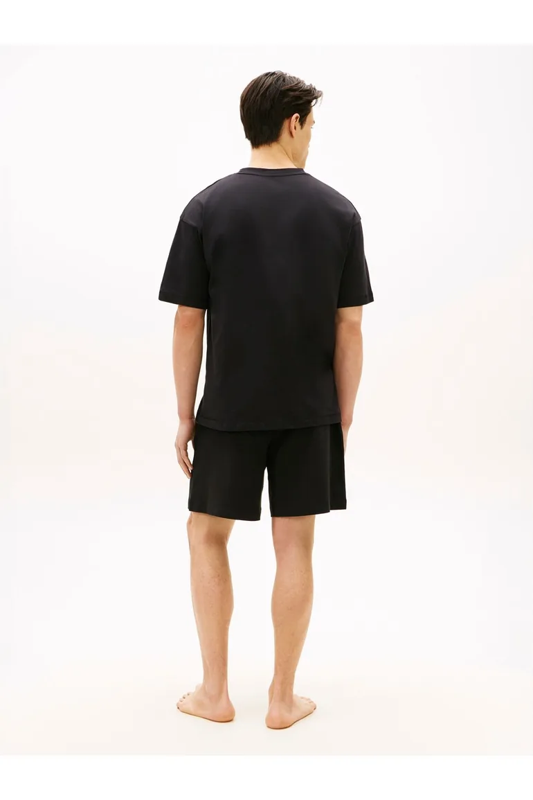 تيشيرت بأكمام قصيرة بطبعة شعار - أسود - 3