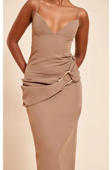 فستان ماكسي بتصميم لف بحزام لون زهري