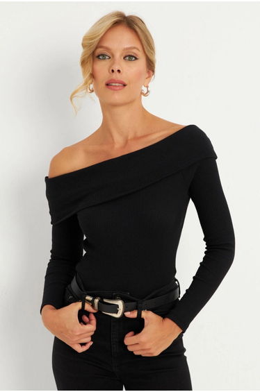 Women's Black Madonna Collar Camisole Top