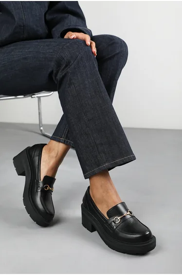 حذاء فلات وير از ذات فروم باللون الأسود