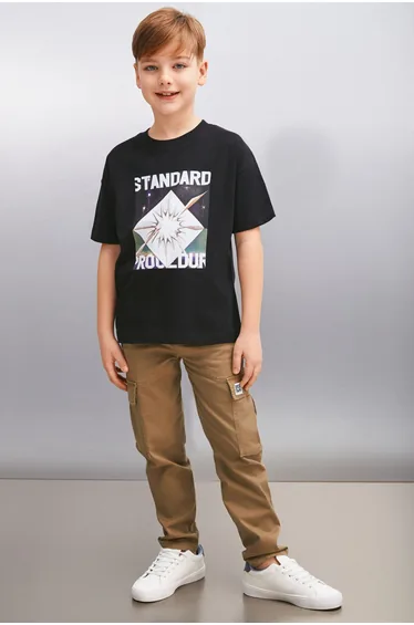 تيشيرت اسود بطبعة جرافيك