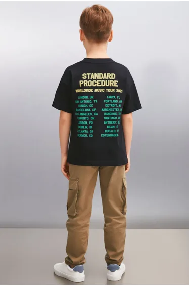 تيشيرت اسود بطبعة جرافيك