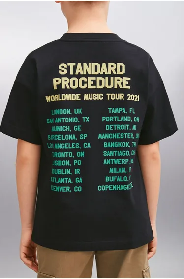 تيشيرت اسود بطبعة جرافيك