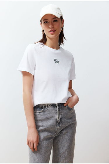 White 100% Cotton Embroidery Regular/Regular Fit Knitted T-Shirt