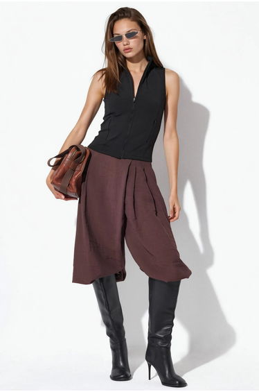 Fitted Turtleneck Sleeveless Active Top
