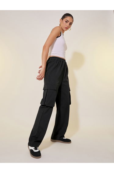 Solid Mid Rise Regular Fit Cargo Pants