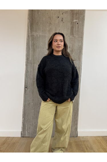 Black Oversized-Jumper