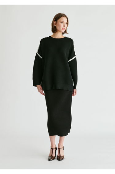 Ribbed Jumper with Contrasting Embroidery
