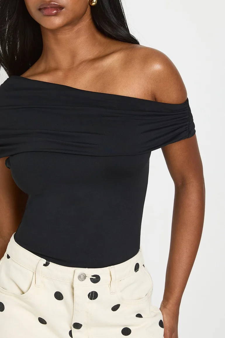 بودي سوت بوهو أسود بأكمام قصيرة - 3