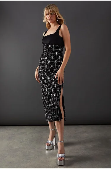 فستان ميدي بياقة مربعة مزين بأحجار