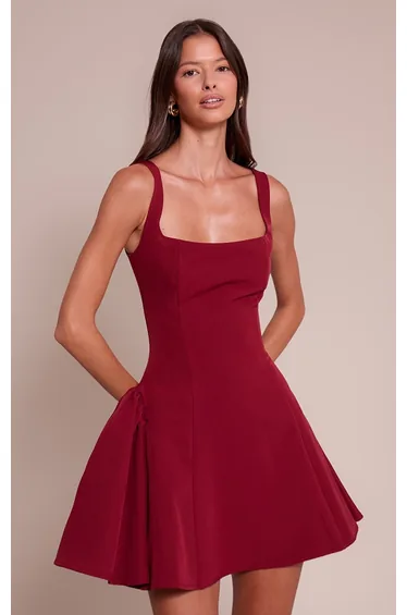 فستان بياقة مربعة - أحمر